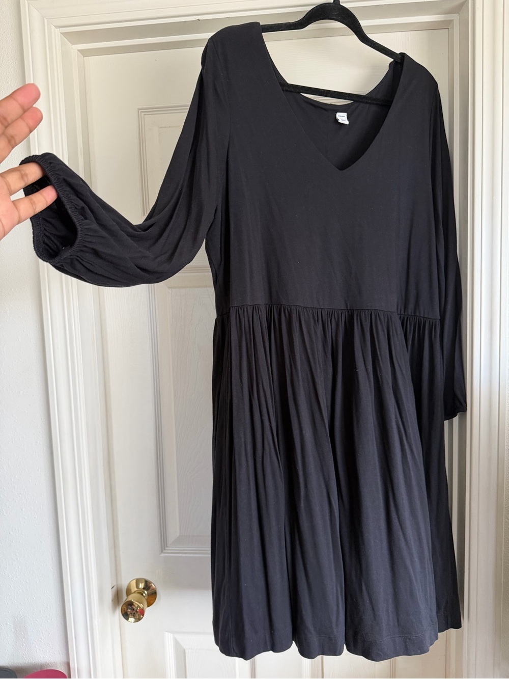 Old Navy Black Long-Sleeve V-Neck Swing Dress - Picture 2 of 6